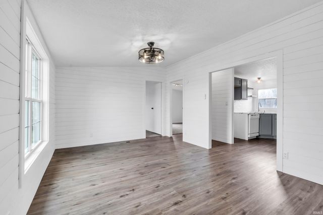 56 W Waldron Lake Drive, Wawaka, IN 46794