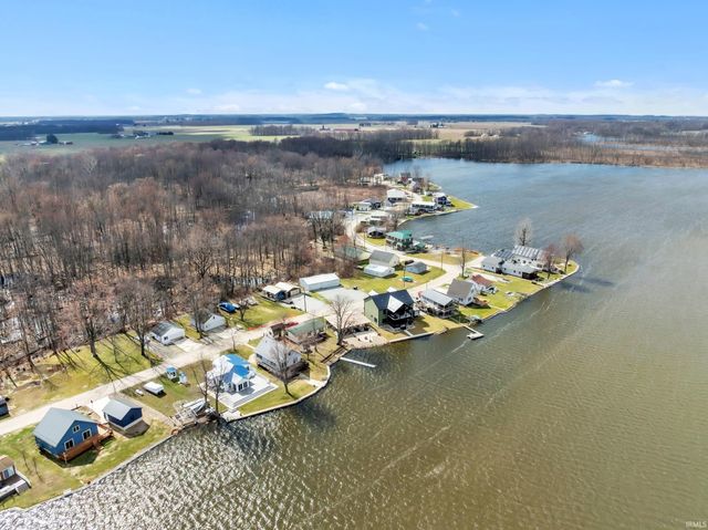 56 W Waldron Lake Drive, Wawaka, IN 46794