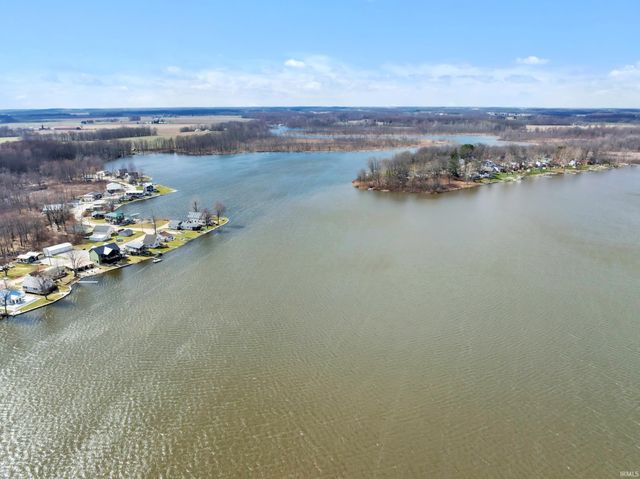 56 W Waldron Lake Drive, Wawaka, IN 46794