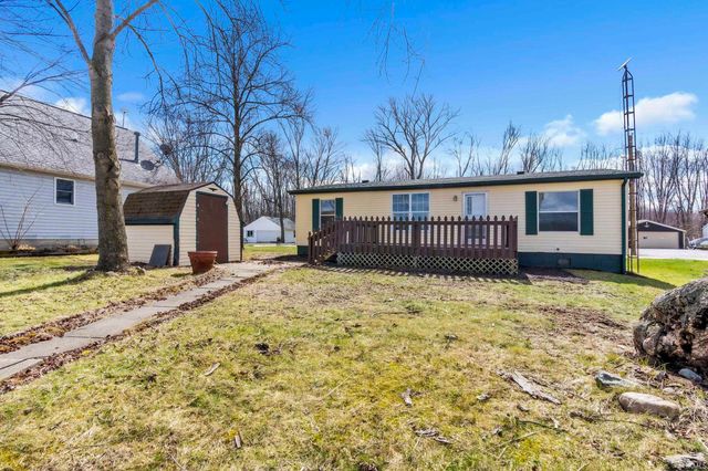 56 W Waldron Lake Drive, Wawaka, IN 46794