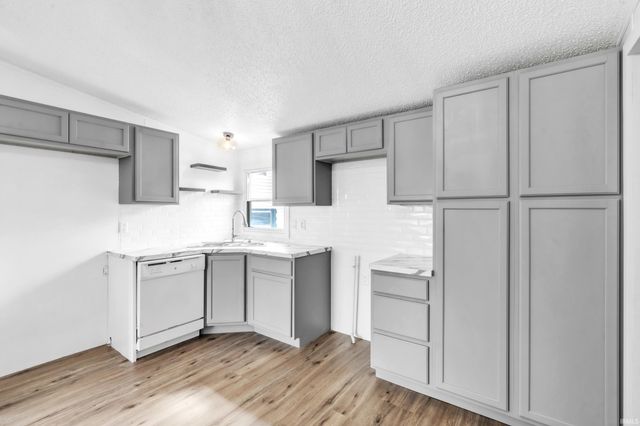 56 W Waldron Lake Drive, Wawaka, IN 46794