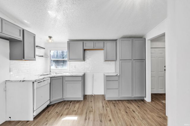 56 W Waldron Lake Drive, Wawaka, IN 46794