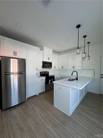 1205 S Waterfall Avenue, Edinburg, TX 78539