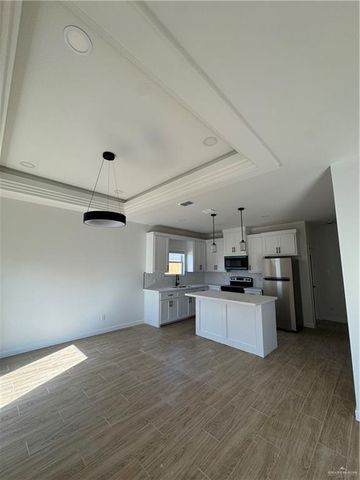 1205 S Waterfall Avenue, Edinburg, TX 78539