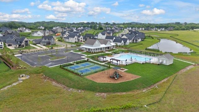 8017 Whitcroft Dr, College Grove, TN 37046