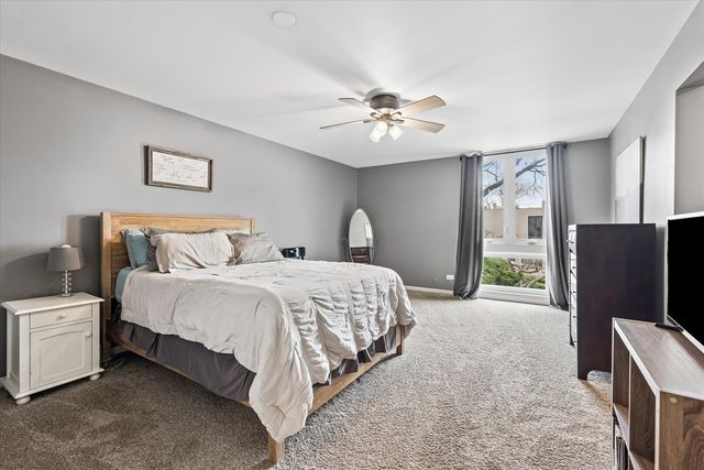20 Oak Tree Court 20, Elmhurst, IL 60126