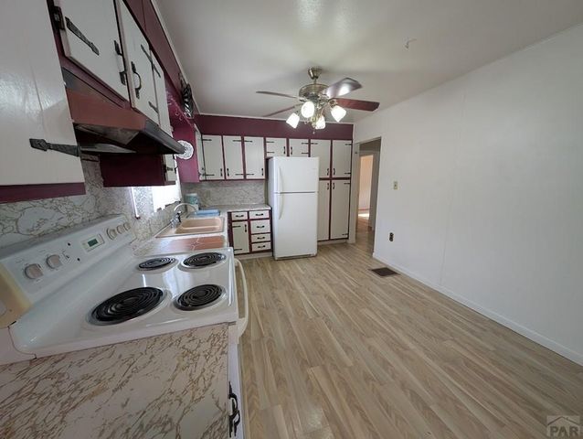 215 W Topeka Ave, Trinidad, CO 81082