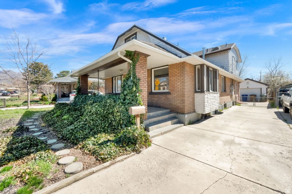 Image 2 of property listing at 1024 E RAMONA AVE, Salt Lake City, UT 84105