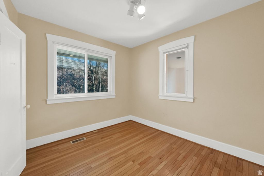 Image 11 of property listing at 1024 E RAMONA AVE, Salt Lake City, UT 84105
