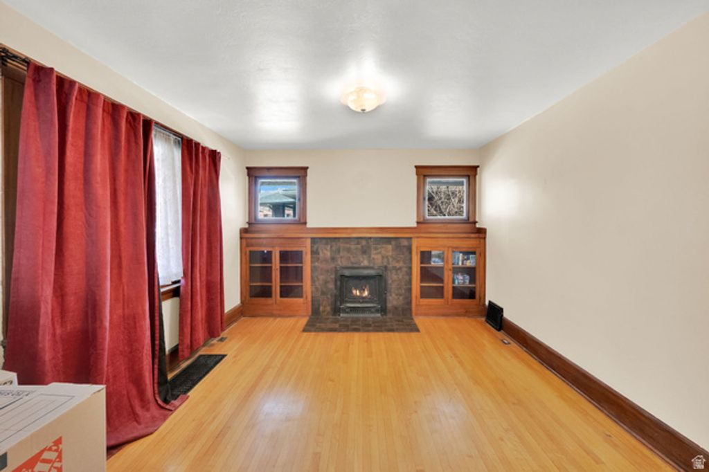 Image 6 of property listing at 1024 E RAMONA AVE, Salt Lake City, UT 84105