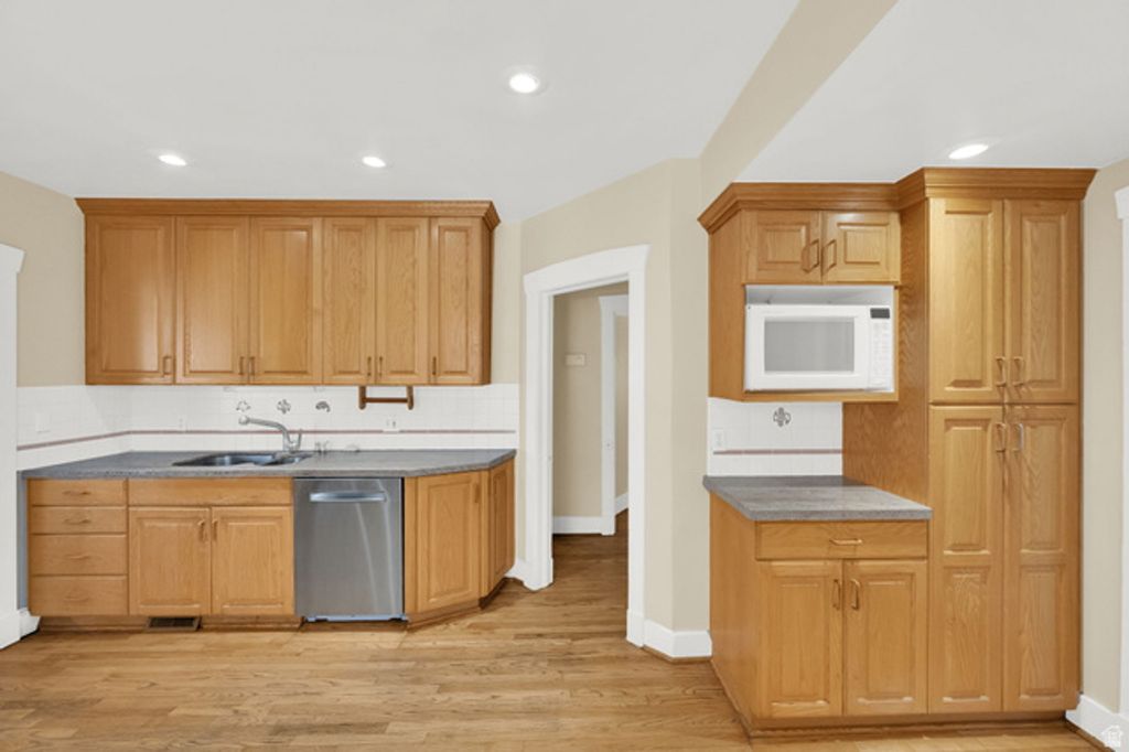 Image 9 of property listing at 1024 E RAMONA AVE, Salt Lake City, UT 84105