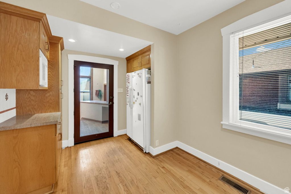 Image 10 of property listing at 1024 E RAMONA AVE, Salt Lake City, UT 84105