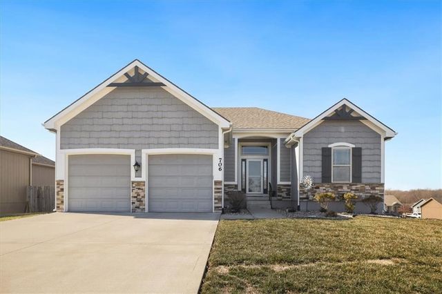 706 Crestridge Drive, Kearney, MO 64060