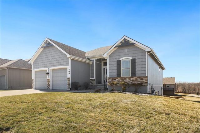 706 Crestridge Drive, Kearney, MO 64060