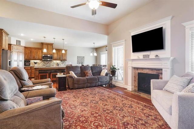 706 Crestridge Drive, Kearney, MO 64060