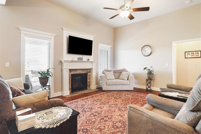 706 Crestridge Drive, Kearney, MO 64060