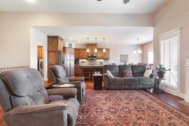 706 Crestridge Drive, Kearney, MO 64060