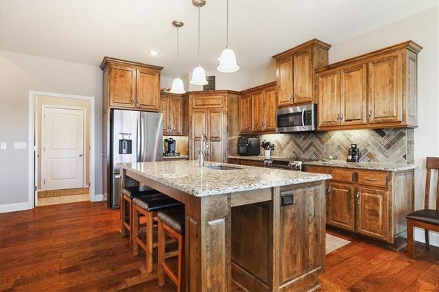 706 Crestridge Drive, Kearney, MO 64060