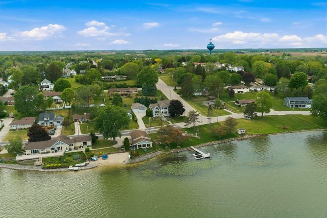 405 Lake DRIVE, Random Lake, WI 53075