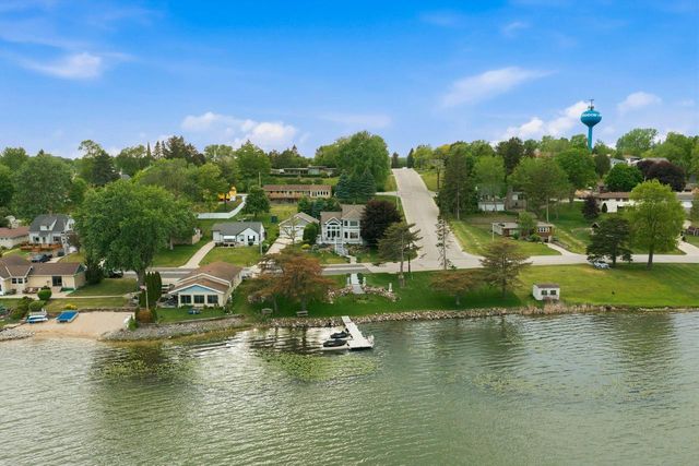 405 Lake DRIVE, Random Lake, WI 53075