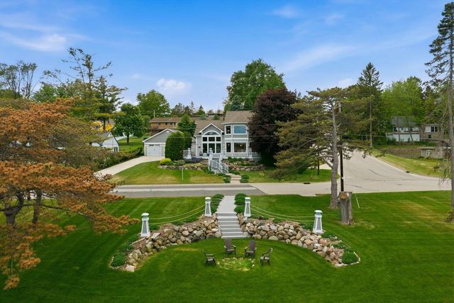 405 Lake DRIVE, Random Lake, WI 53075