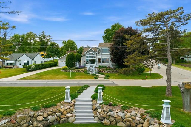 405 Lake DRIVE, Random Lake, WI 53075