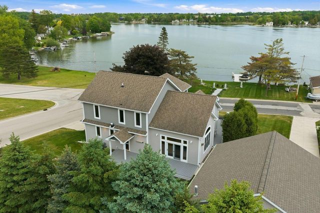 405 Lake DRIVE, Random Lake, WI 53075