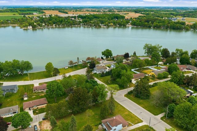 405 Lake DRIVE, Random Lake, WI 53075