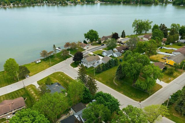 405 Lake DRIVE, Random Lake, WI 53075