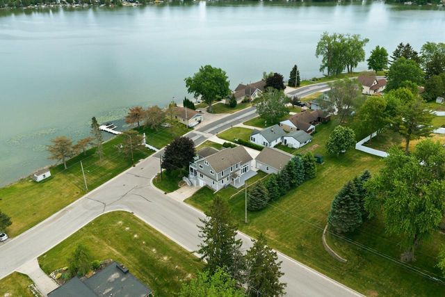 405 Lake DRIVE, Random Lake, WI 53075