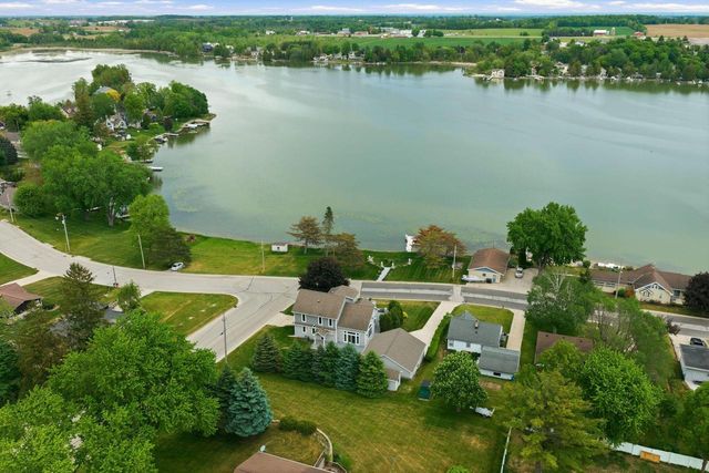 405 Lake DRIVE, Random Lake, WI 53075
