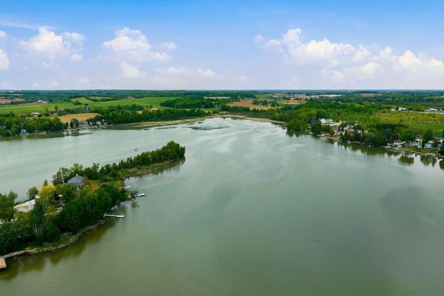405 Lake DRIVE, Random Lake, WI 53075