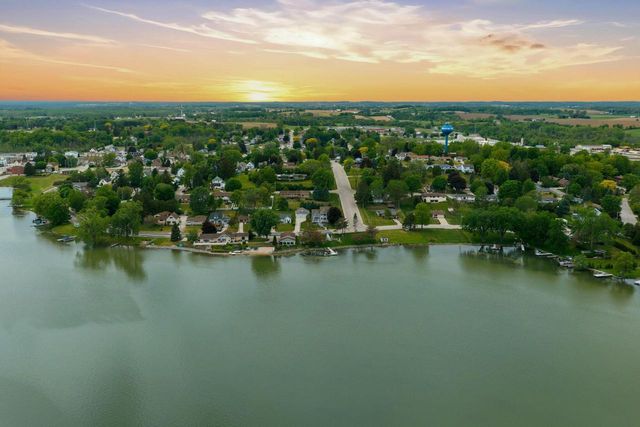 405 Lake DRIVE, Random Lake, WI 53075