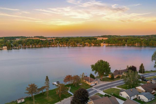 405 Lake DRIVE, Random Lake, WI 53075