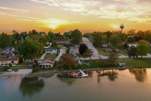 405 Lake DRIVE, Random Lake, WI 53075