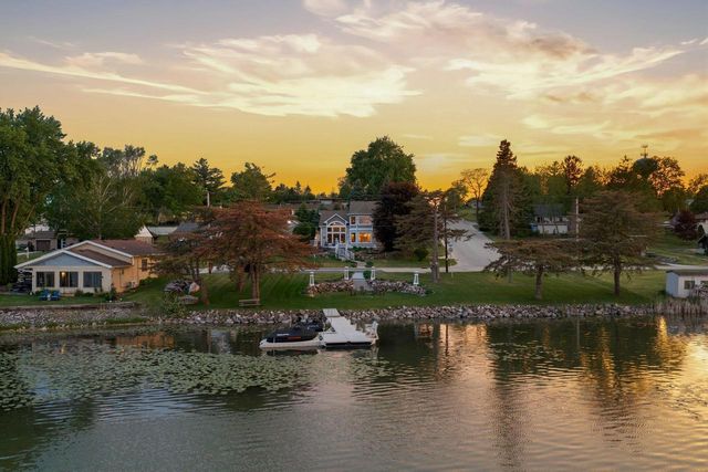 405 Lake DRIVE, Random Lake, WI 53075