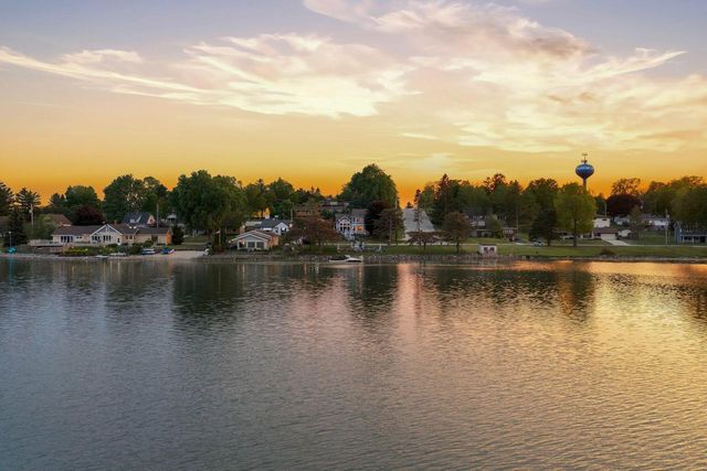 405 Lake DRIVE, Random Lake, WI 53075