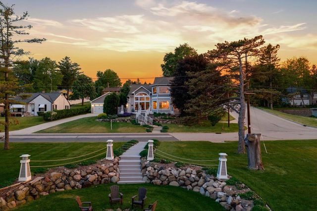 405 Lake DRIVE, Random Lake, WI 53075