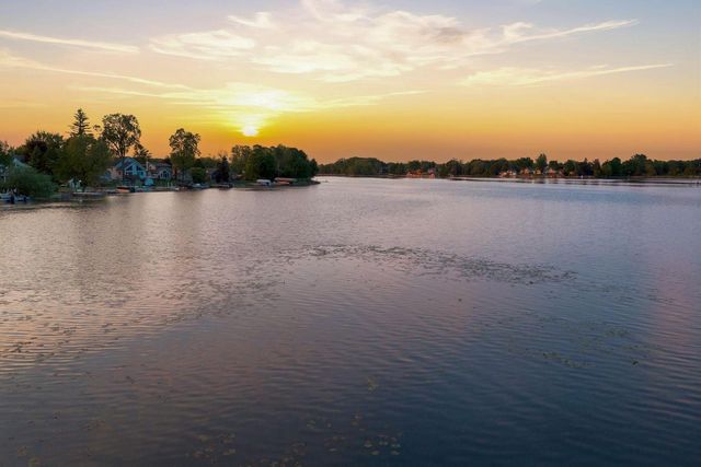405 Lake DRIVE, Random Lake, WI 53075