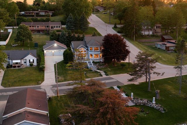405 Lake DRIVE, Random Lake, WI 53075