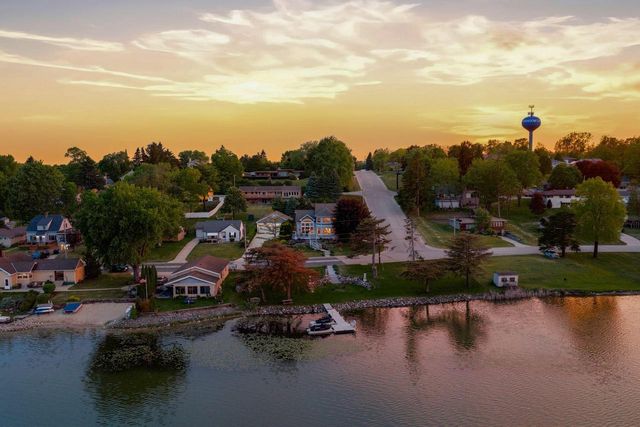 405 Lake DRIVE, Random Lake, WI 53075