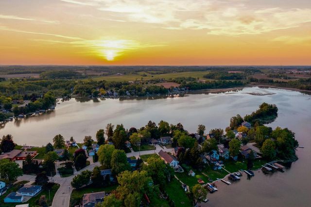 405 Lake DRIVE, Random Lake, WI 53075