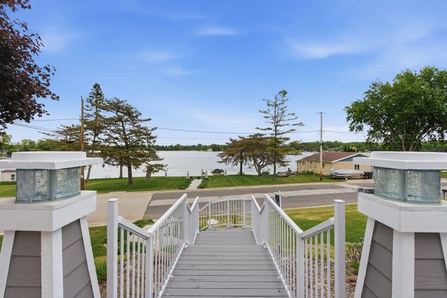 405 Lake DRIVE, Random Lake, WI 53075
