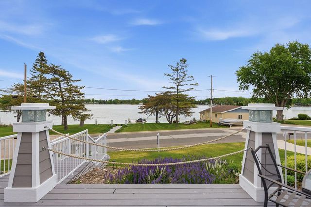 405 Lake DRIVE, Random Lake, WI 53075