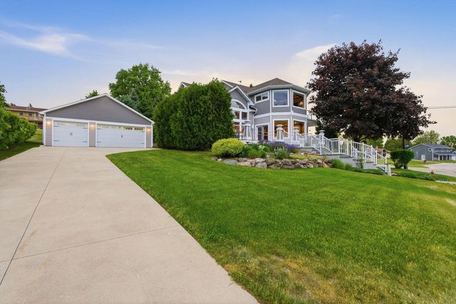 405 Lake DRIVE, Random Lake, WI 53075