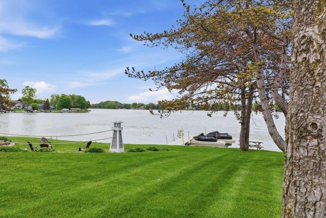 405 Lake DRIVE, Random Lake, WI 53075