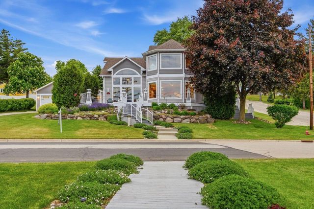 405 Lake DRIVE, Random Lake, WI 53075
