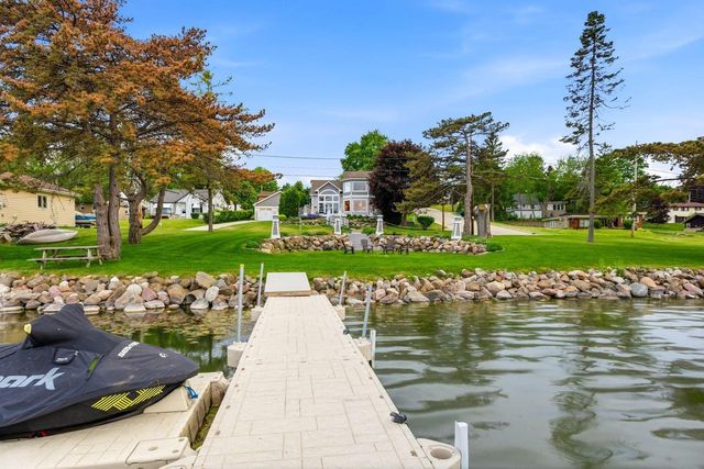405 Lake DRIVE, Random Lake, WI 53075