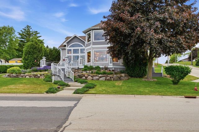 405 Lake DRIVE, Random Lake, WI 53075
