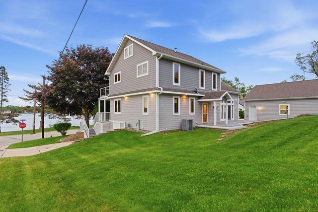405 Lake DRIVE, Random Lake, WI 53075